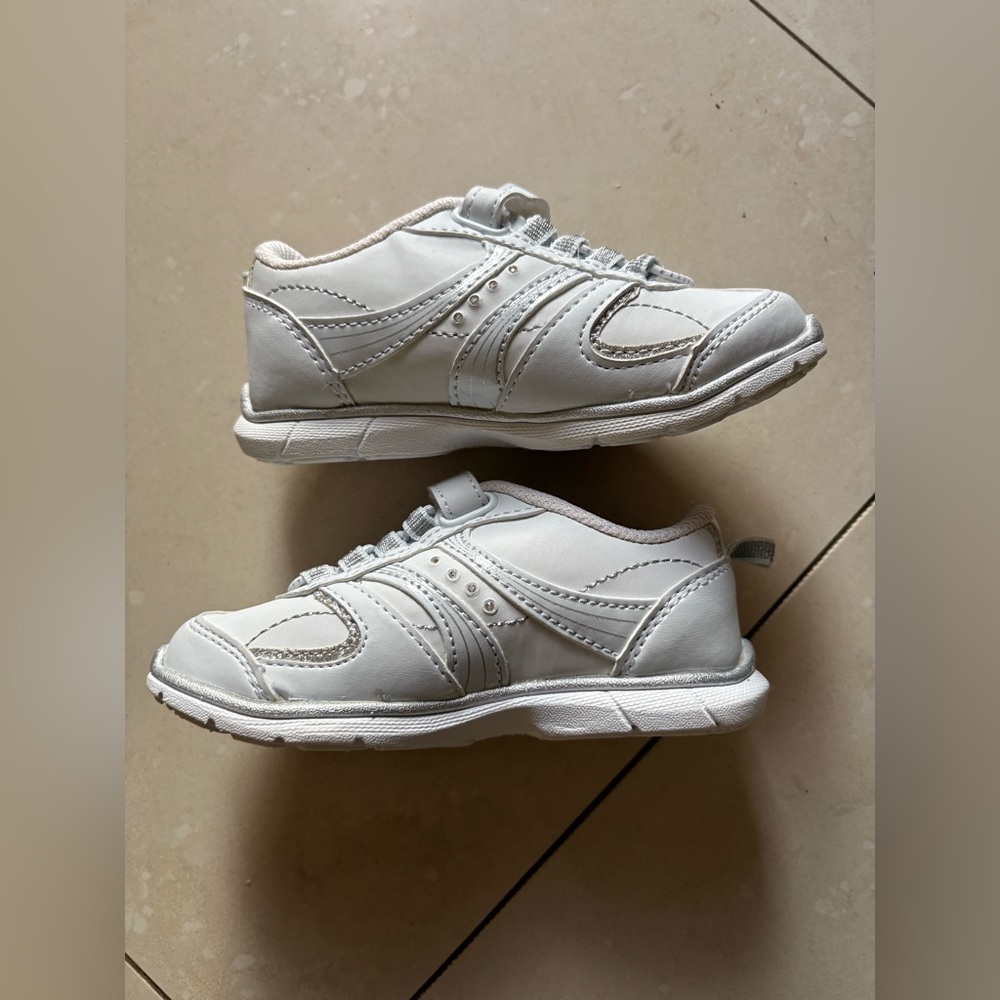 Danskin Now Girl White Sneakers with sparkle & rhinestone design
